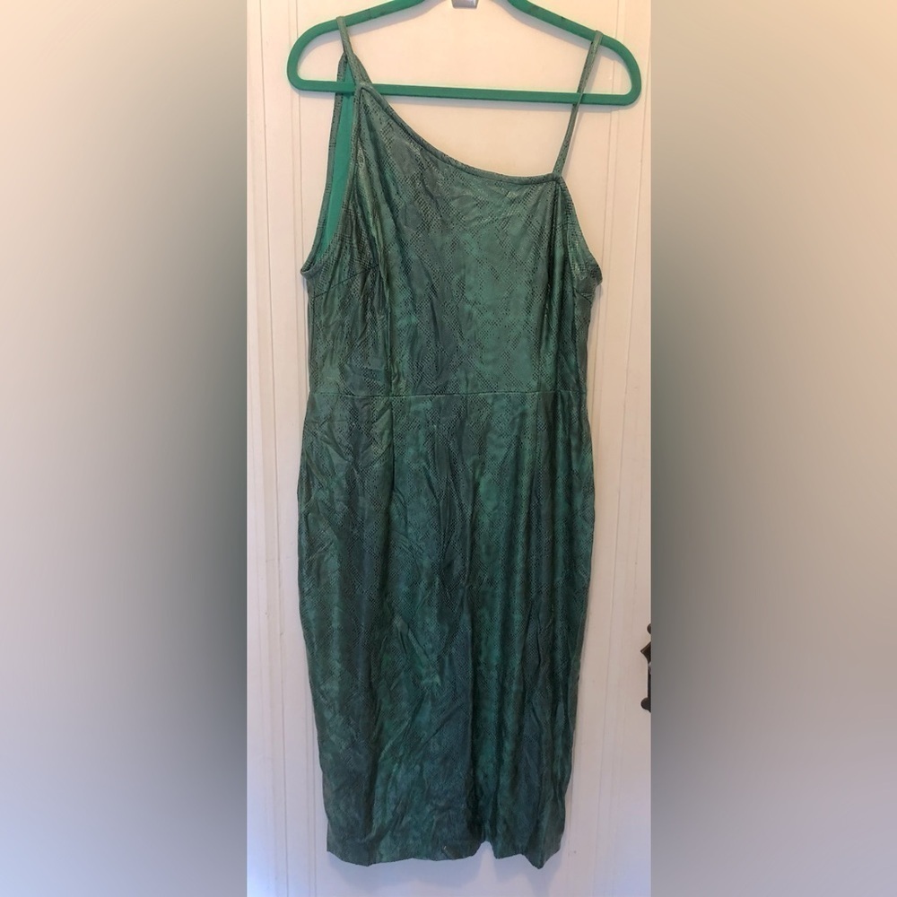 NWT Tatyana 2X 2XL Green “Nagini” Snake Print Dress One-Shoulder - Picture 3 of 7